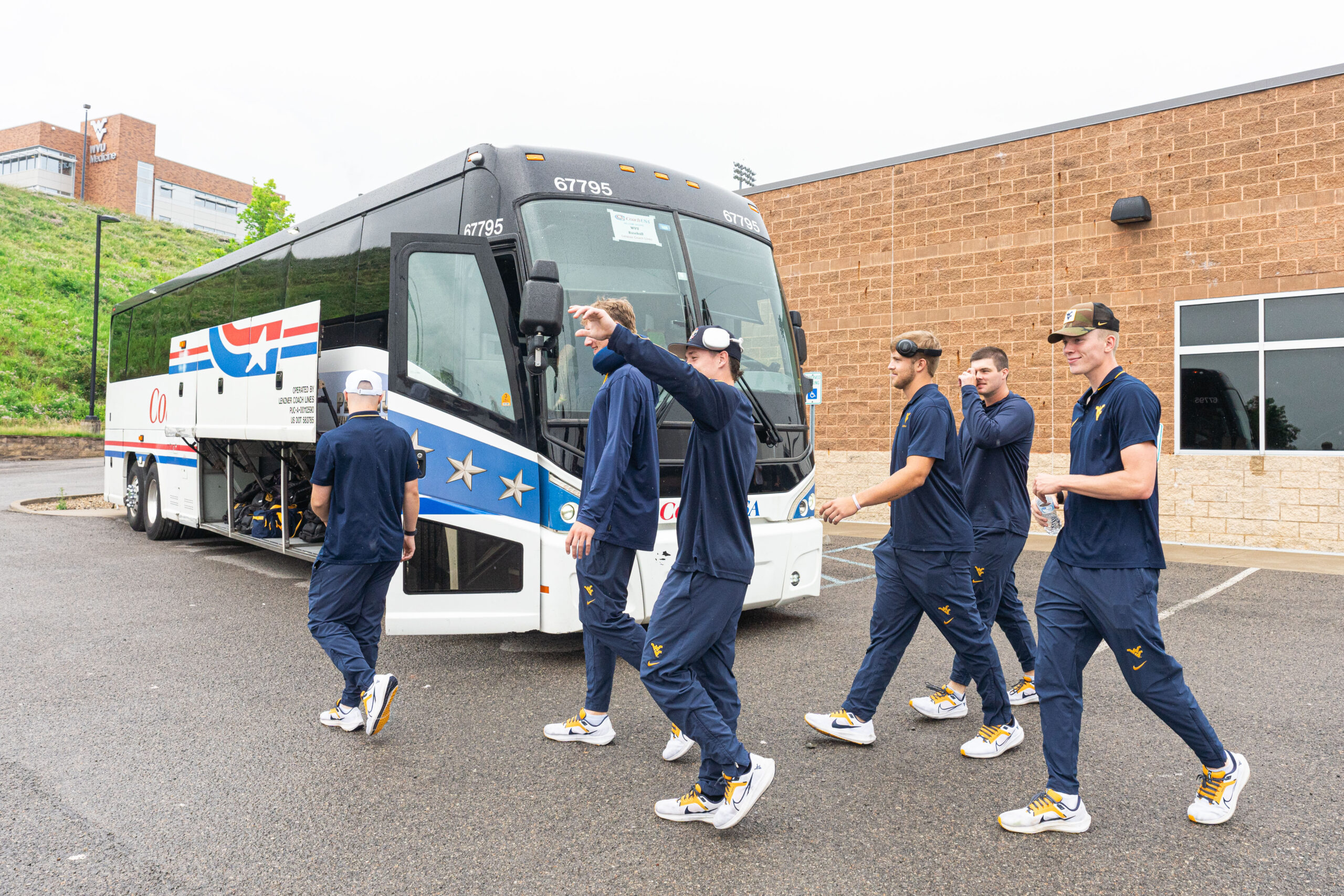 NOTEBOOK: Mountaineers staying loose on eve of historic game